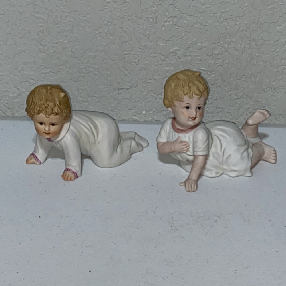 Andrea by Sadek Piano Babies Figurines Bisque 7534 8376 Set Of 2 Made In Japan